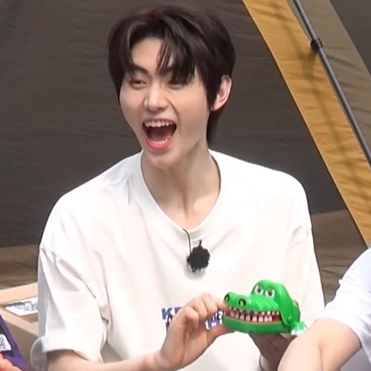 แล้วทำไมเหมือนกันขนาดนี้5555555555555555555555555555