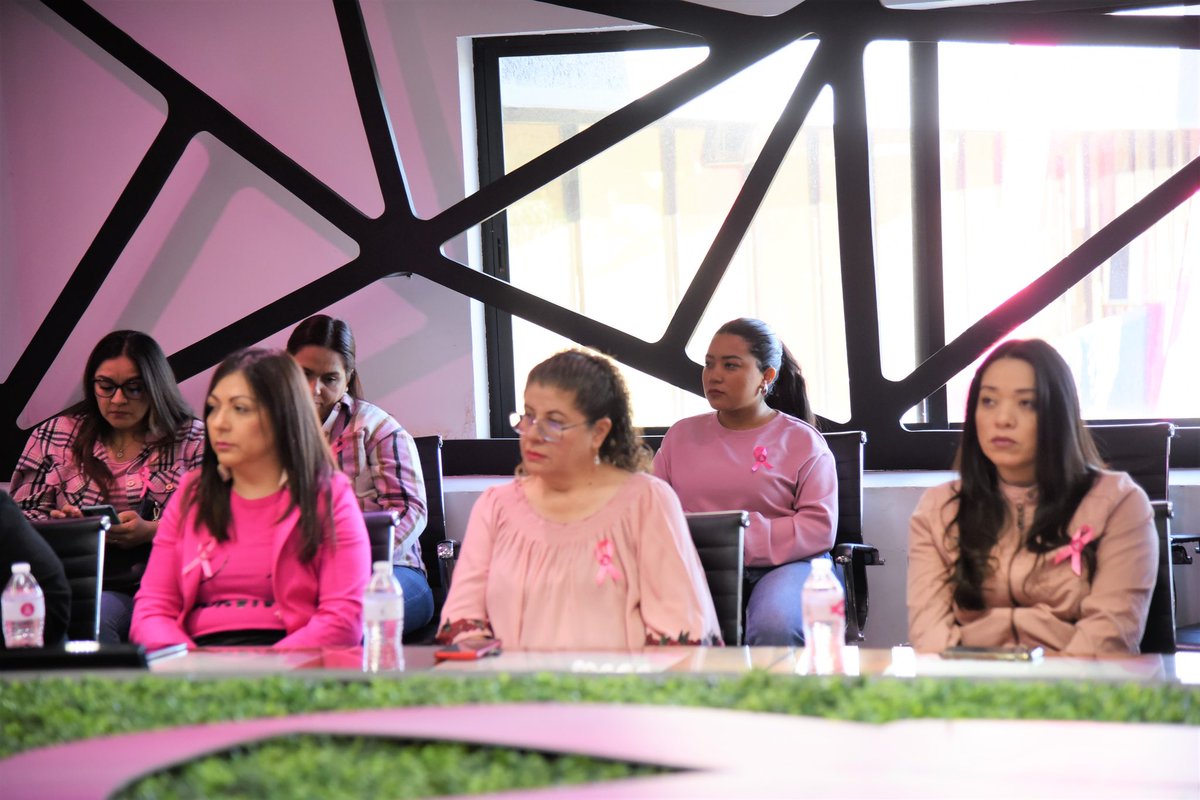 SEED_Dgo's tweet photo. La Dirección de Planeación y Evaluación realizó el #CaféRosa2023, con el fin de sumarse a la prevención contra el cáncer de mama. 

#ConValorYCorazón
#EducamosConValor
#OctubreRosa https://t.co/JfgsXAsgrA