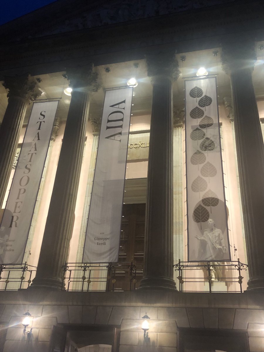 ThierryVerger's tweet photo. Au @StaatsoperBLN #Bieito met en scène une #Aida déjà controversée ! CR à suivre sur @Forumopera https://t.co/7q9tE6JmWJ