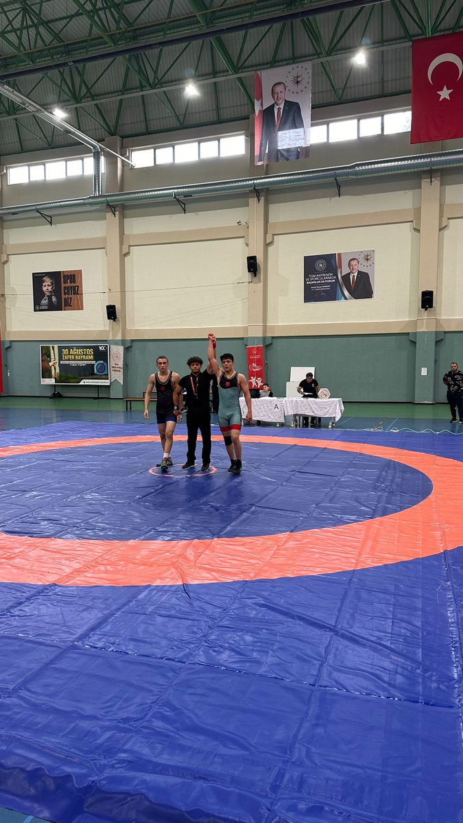 Bursa okul sporları gençler güreş müsabakalarında okulumuzu temsil eden Öğrenclerimiz Kerem KORKMAZ Bursa 1. Ve İbrahim BAŞ Bursa 3. Olmuştur.Öğrencilerimizi tebrik eder başarılarının devamını dileriz. <a href="/bursailmem16/">Bursa İl Millî Eğitim Müdürlüğü</a> <a href="/Osmangazi_MEM/">Osmangazi İlçe Milli Eğitim Müdürlüğü</a>