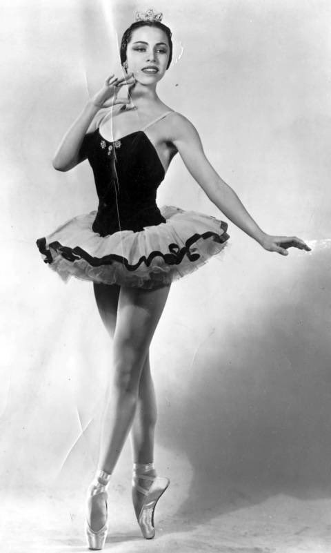 LakotaMan1's tweet photo. This newly minted U.S. quarter featuring Maria Tallchief (Osage Nation) the first Native American prima ballerina is absolutely amazing — yes? https://t.co/NIt7ZcfHQ6