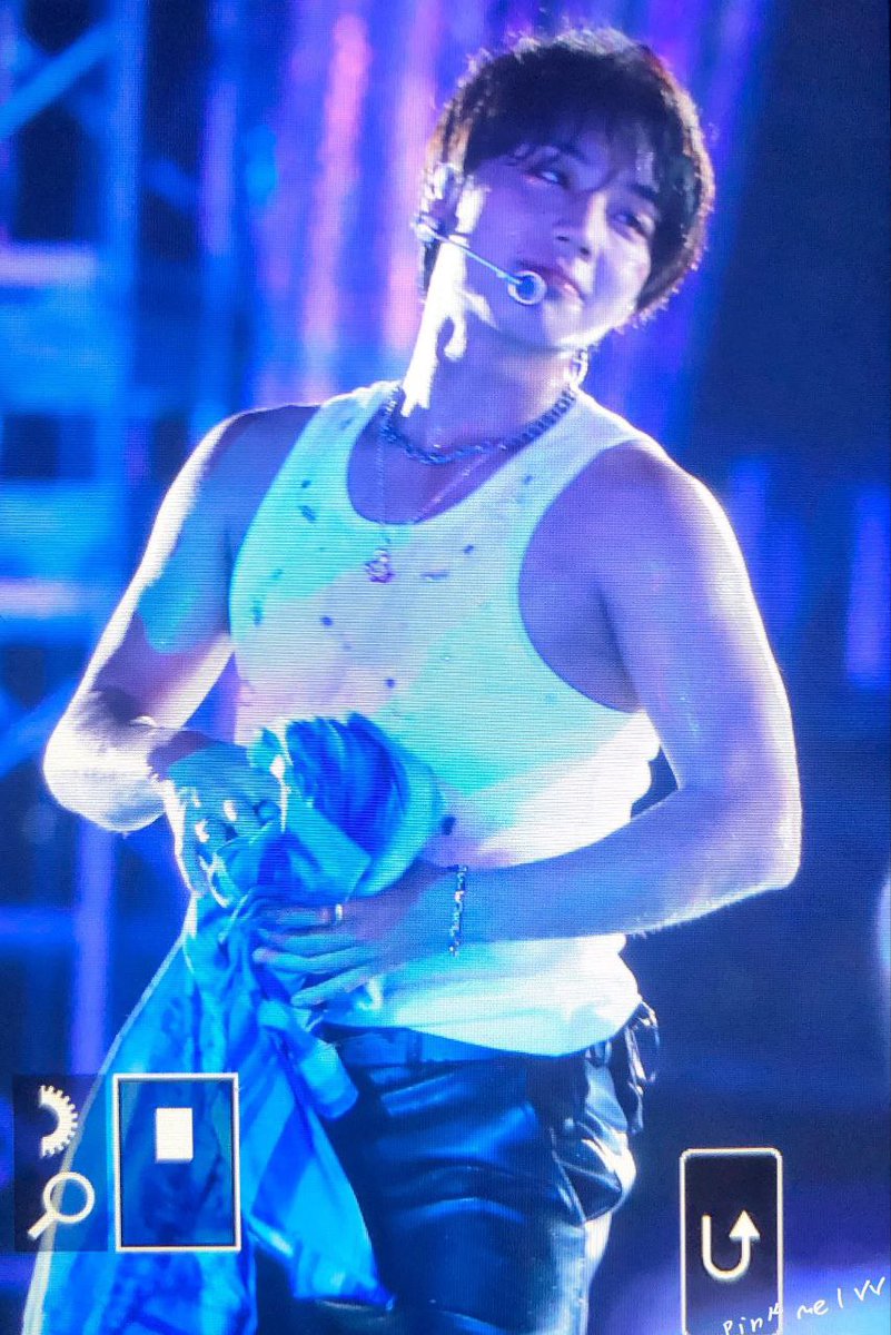 PLEEEEEASE I NEED THIS PIC IN HD QUALITY, I'M THINKING ONLY ABOUT THIS PIC DAY AND NIGHT SINCE 21TH. HALP 😭😭😭

#PARKJIHOON #박지훈