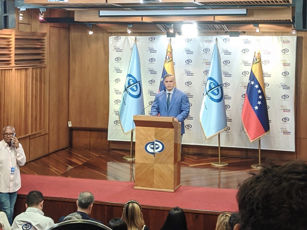 OrlvndoA's tweet photo. 🚨 | El fiscal del régimen de Maduro, Tarek William Saab, anuncia “investigación penal” contra los organizadores de las primarias de la oposición. 

Propiamente amenaza a la Comisión de Primarias y a la organización Súmate. 

Viene represión. https://t.co/kt2hWgi3DZ