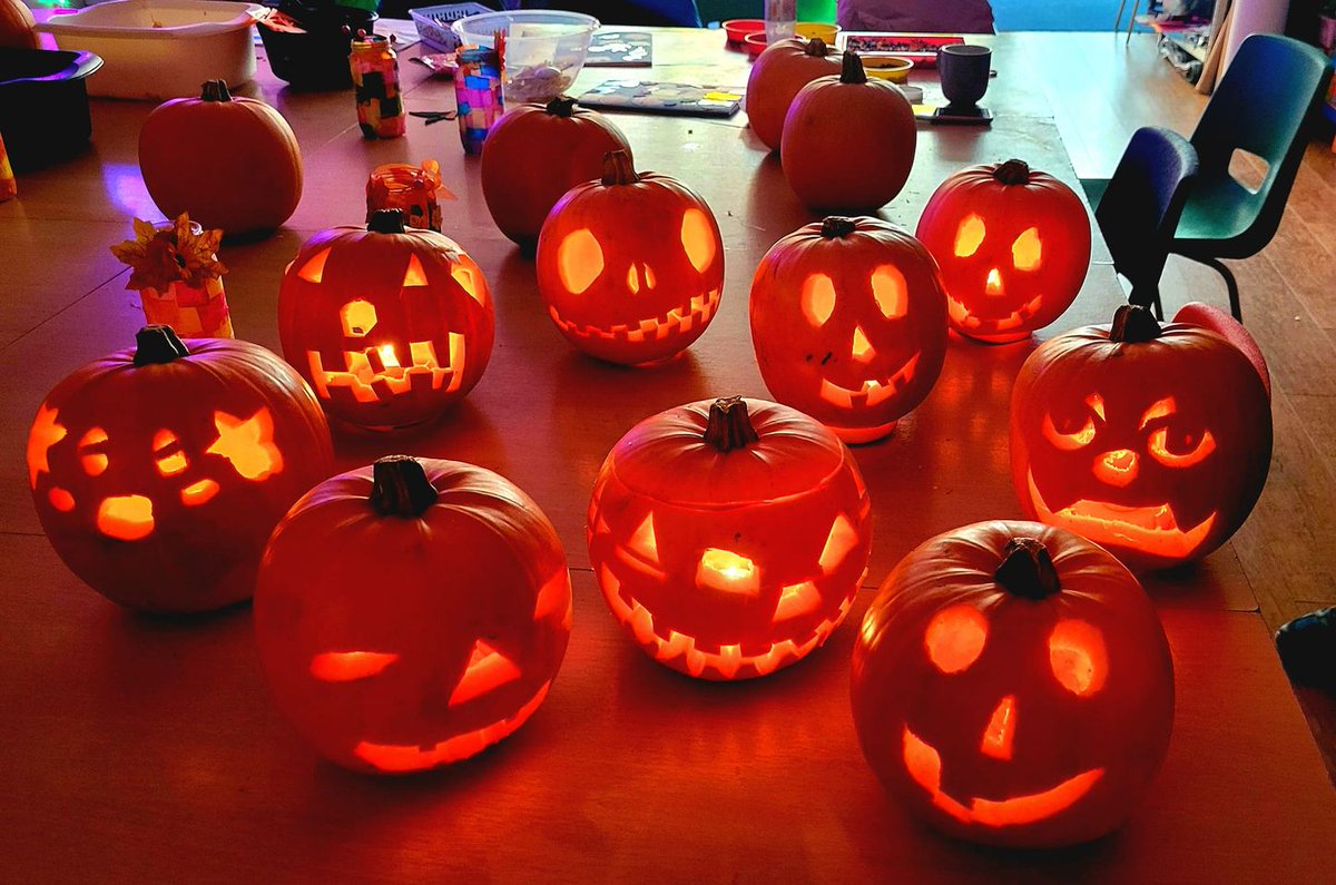 mencapcered's tweet photo. another day of #Halloween2023 fun @ our friends in #aberteifi Cardigan art workshop. Every Wednesday 12 till 3pm. We have one or two places left if you want to join the team. @mencapcered https://t.co/LaRmrJ3yRf