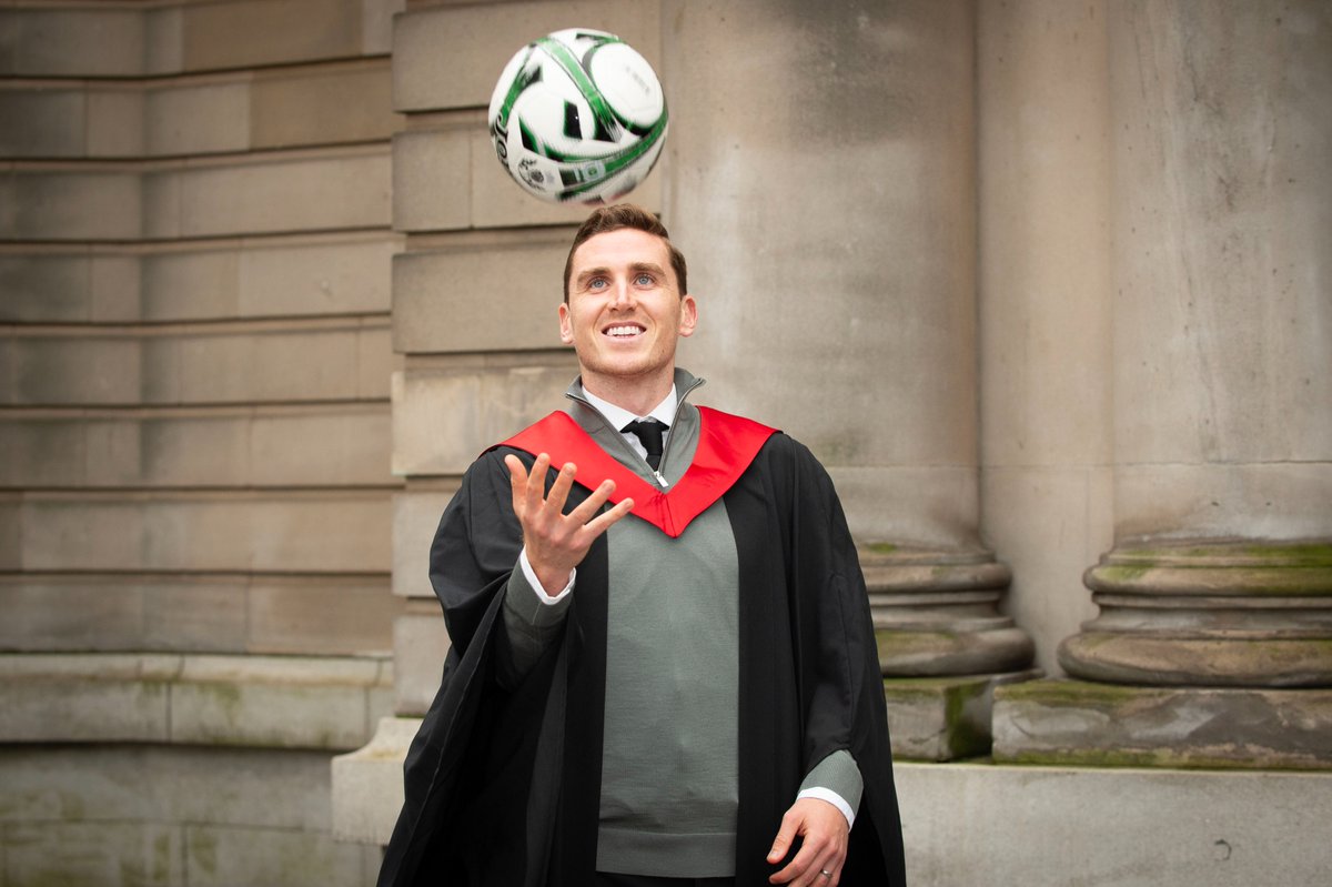EdinburghNapier's tweet photo. ⚽️ | @HibernianFC captain Paul Hanlon has collected a different kind of silverware – marking his outstanding academic performance – after graduating from #EdNapier.

The 33-year-old footballer completed his BA Business and Enterprise in Sport with Distinction, and won the class medal in recognition of outstanding academic performance. 

Top work, Paul! 🙌🏻 

Read more ➡️ https://t.co/4lzXSNdUwm 

#ENUGrads | #MustBeNapier