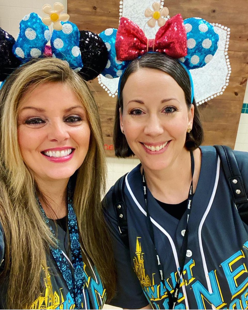 Yesterday was Twin Day for #RedRibbonWeek2023. Of course we had to make it Disney themed!