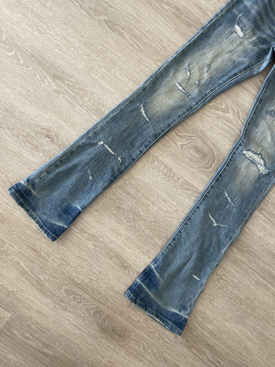 ReveaLosAngeles's tweet photo. Convertible Skinny Flare Denim Friday 12pm 👖 https://t.co/n8Mip00HQf