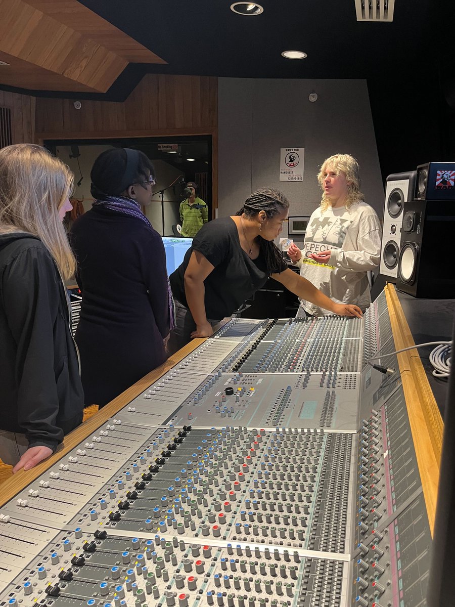 womensaudio's tweet image. It was an exciting day at WAM's world-class recording studio as our #FallInterns joined us for a workshop led by our #Studio Manager and #Engineer, Arielle! 🎶🎤 

#RecordingStudioWorkshop #MusicProduction #WAMStudioFun