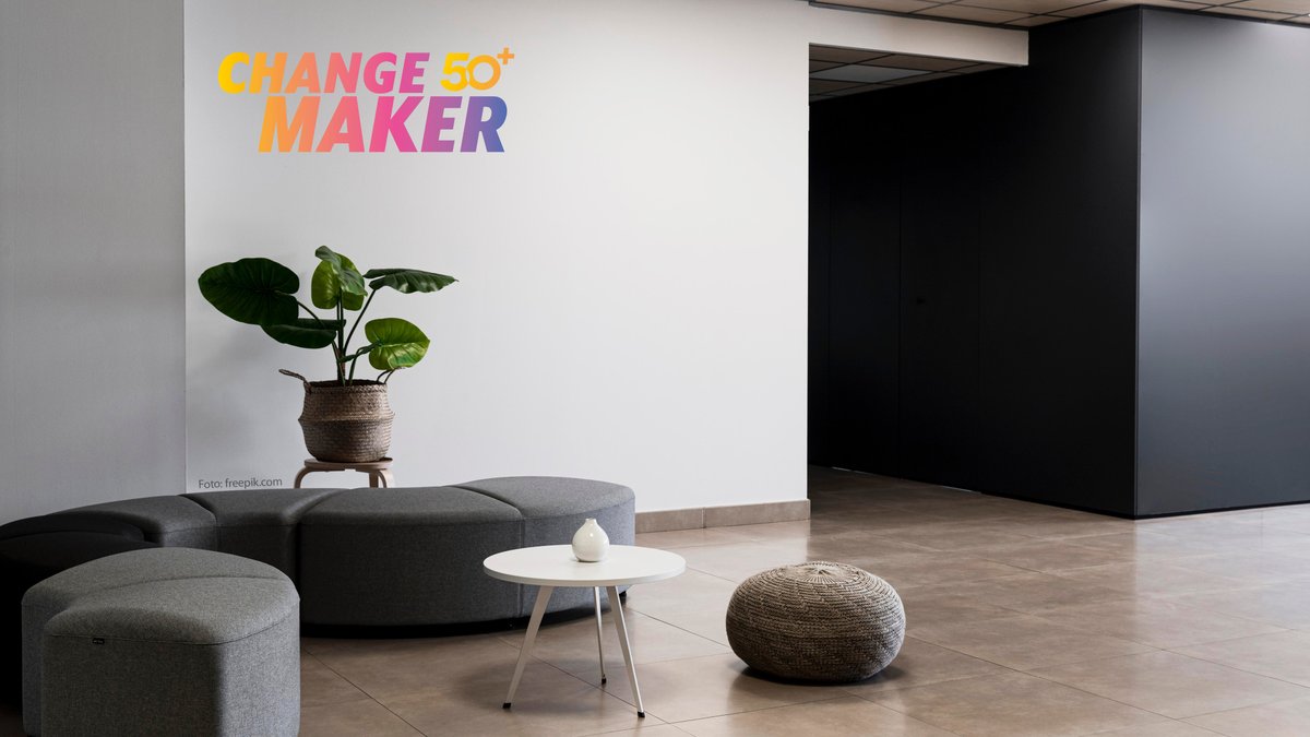 v_klusmann's tweet photo. Morgen ab 11:00 diskutiere ich auf dem Online-Podium moderiert von @nischmu vom @ndr im Rahmen der Konferenz Change Maker 50+ vom #Demographie Netzwerk @ddnHamburg die Frage #Altersbilder – wie profitieren wir vom #Generationenmix? 1/2
https://t.co/aCD4WUosp2 https://t.co/QS2JK7O1oQ
