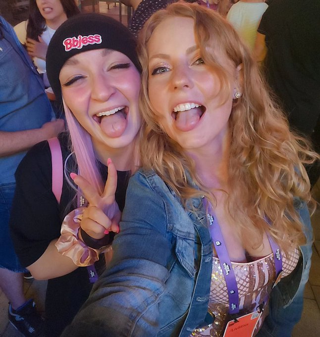 Twitchcon Las Vegas photo dump 💕 https://t.co/CalZa6vJoW