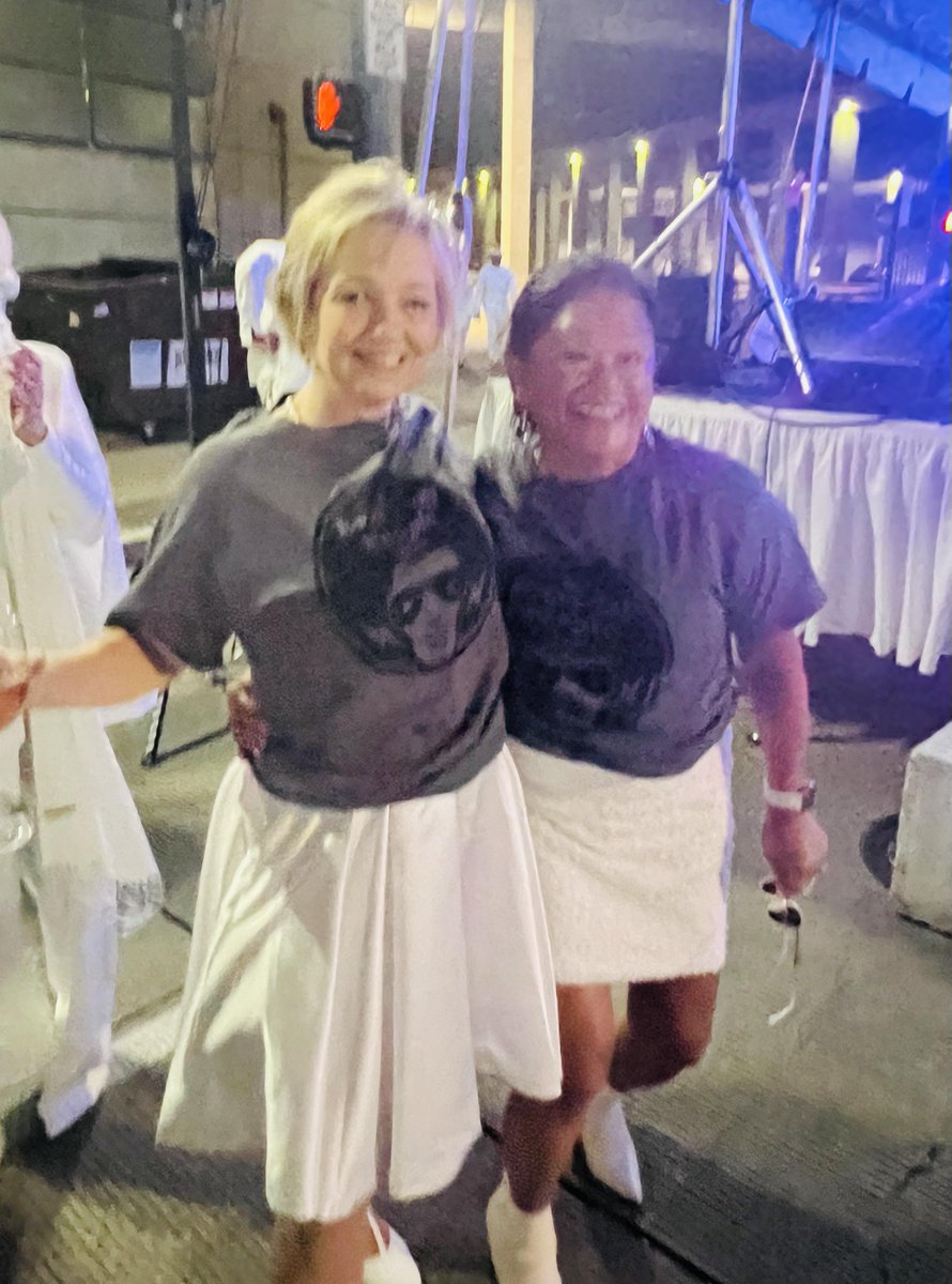Gigi is #FanOfTheWeek! She shook it down with us at <a href="/DinerEnBlancCIN/">Diner en Blanc Cincy</a>
#anniversarycelebration #bandforhire #barmitzvah #batmitzvah #corporateevents #danceband #dinerenblanc #discomusic #funkmusic #livemusic #partyband #SpecialEvents #theeverydaypeopleband #touringband #weddingband