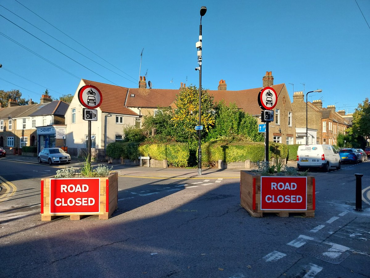 Labourstone's tweet photo. Popped by another of the new #ModalFilters in the latest @wfcouncil #LTN being rolled in the #LloydParkE17 area. Already starting to make a positive difference! @_wearepossible @WeSupportWFMH @HSscorecard @healthy_hill @GracieMaeW @kizzygardiner @JackTMPhipps @APPGCW https://t.co/sZOedAtWOX