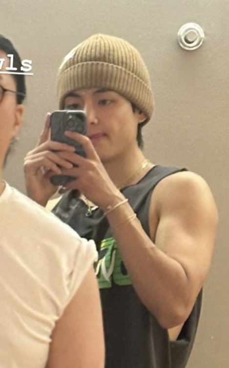 ourtaes's tweet photo. we’ve been getting arms for breakfast, lunch, dinner and even dessert… https://t.co/d8pHr3IxpI