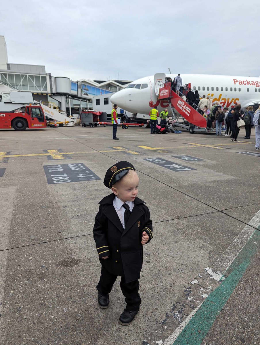 jet2tweets's tweet photo. POV: Your pilot is there for you every step of the journey 👨‍✈️ 

Little Hudson took matters into his own hands for his first ever Jet2 flight ✈️

Do you remember your first flight with us? 

📸 Keeley Dawson on Facebook

#Jet2holidays #Jet2FirstFlightClub https://t.co/r1R60CQCmc