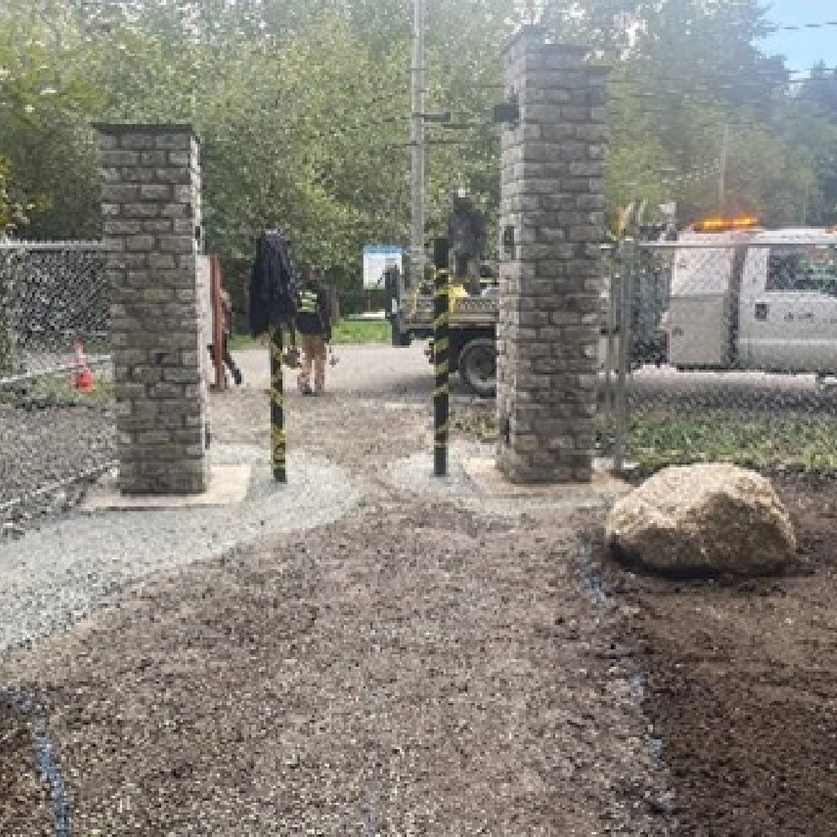 SeattleParks's tweet photo. Our Trails Crew is working on a new gate at Camp Long's Brandon St. entry. Here, they're leveling the path to meet ADA standards, placing signage & creating a clean look to complement the new columns. New plants will be installed after the trail work.
#StaffShines #ParkProud https://t.co/nYWhTR6B4W