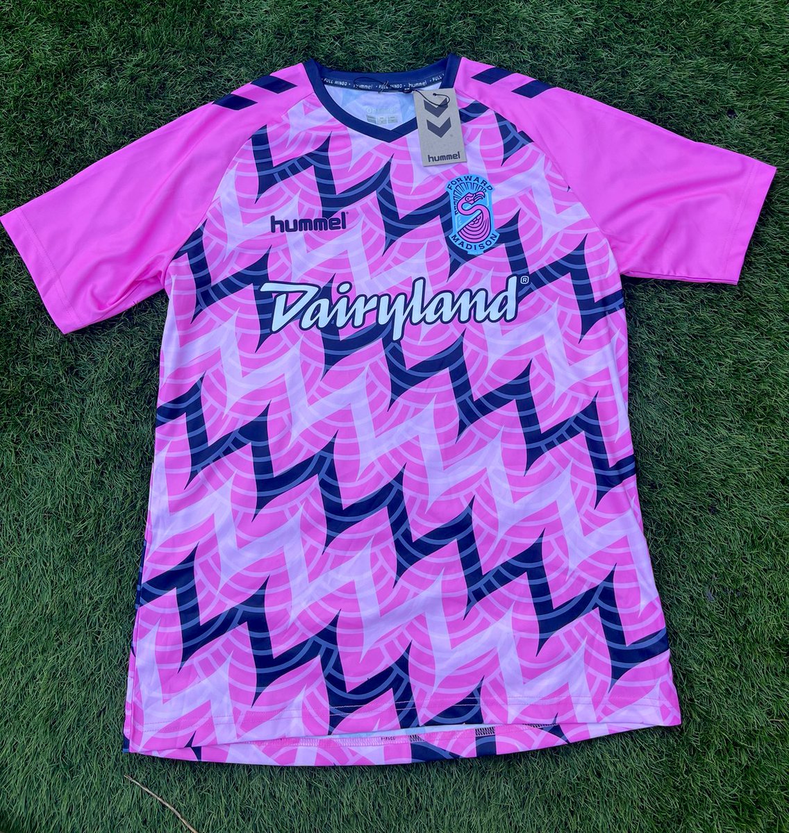 knockemdownes's tweet image. ‼️ GIVEAWAY ‼️

I have teamed up with the fantastic @A_F_S_Official to give away this incredible BNWT @ForwardMSNFC 2019 third shirt 💓

To be in with a chance of winning:

1️⃣ Retweet
2️⃣ Follow @knockemdownes + @A_F_S_Official

Simples.