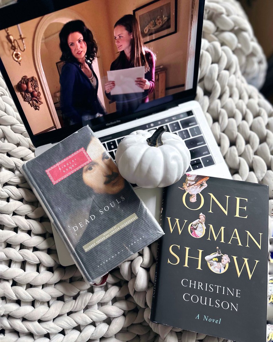 ClubGilmore's tweet photo. Who knows what Rory's holding in this scene? Bonus points if you know why Dead Souls is in this photo too!

Dead Souls by Nikolai Gogol (pictured) is from the Rory Gilmore Reading Challenge- see the reel from yesterday for my book review! 

Also pictured: One Woman Show by Christ https://t.co/ZXGlW4Pejt