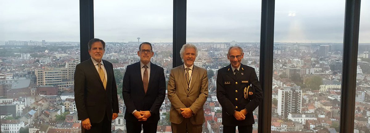 Continuando con su visita de trabajo en Bruselas, el Vicecanciller Ignacio Higueras se reunió con Hans D’Hondt y Kristian Vanderwaeren, altos funcionarios del <a href="/SPFFinances/">SPF Finances</a> de Bélgica, con quienes abordó la lucha contra el tráfico de cocaína.
