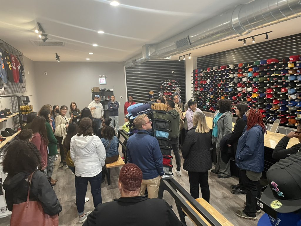 LISC_KC's tweet photo. Wrapping up our AM tour of @LISCChicago partners visiting @OPENCenterArts, seeing incredible mural by Haman Cross, before going to Pilsen to see small biz partner, @BurdeenShoes. @LISC_HQ #NationalFieldRetreat https://t.co/6asMkmOxpV