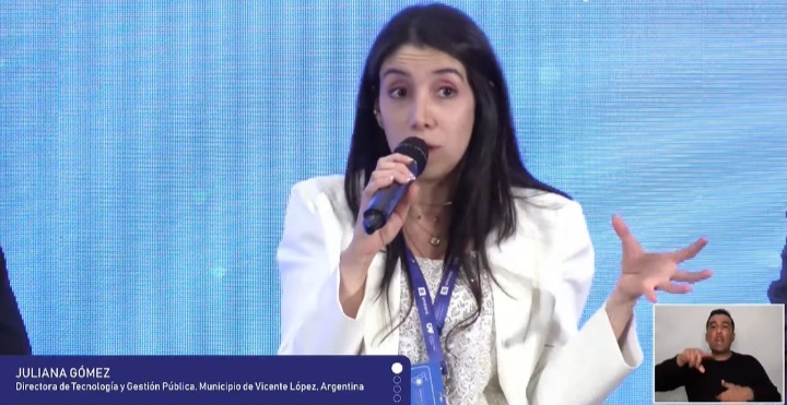 Julais90's tweet photo. Estoy muy feliz de haber participado del Primer Foro sobre Uso Ético de la IA en América Latina y el Caribe organizado por el Gobierno de Chile, @UNESCO y @AgendaCAF 
Fue un espacio donde tuvimos la oportunidad de intercambiar sobre los retos que tenemos frente al uso de la #IA https://t.co/WDddWifkc0