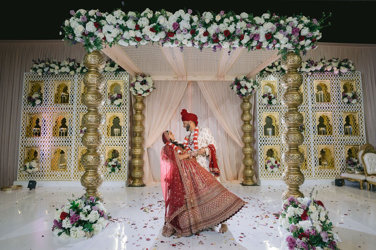 VijayRakhra's tweet photo. It was a day of love and unity as Krishna and Kushal exchanged their vows at The Grand Sierra Resort, a venue that added to the grandeur of their special day. #wedding #bride #love #groom #weddingday #weddingzin #wedzo #inlove #indianwedding #beauty #fashion #loveyou #photography https://t.co/3fhL0TvyPn