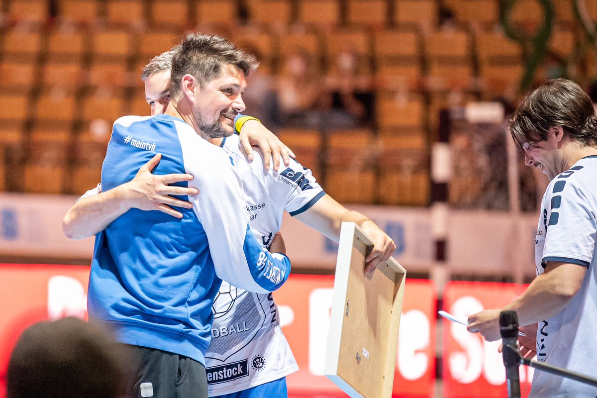 kreisab's tweet image. Trotz fast leerer Tribünen war der Abschied vom #Handball für Nikolai Weber eigentlich perfekt. Hört ihn jetzt im Interview der Woche! 😎🎤🔥

📸 Beautiful Sports

▶️ soundcloud.com/kreis-ab/episo…