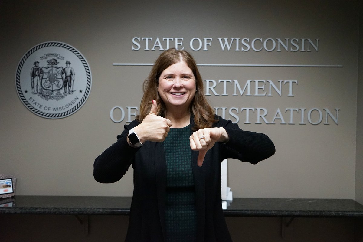 Challenge happily accepted, @WisconsinDOT! Secretary Blumenfeld is glad to take the pledge to #BuckleUp #PhoneDown when behind the wheel. These basic steps go a long way to keep everyone safe on the road. #BUPDDay