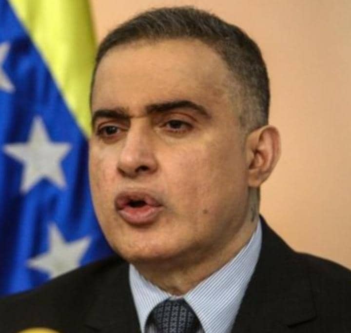 Una pregunta, mi estimado 
<a href="/TarekWiliamSaab/">Tarek William Saab</a>:
¿Las varias veces que ustedes escogieron a Hugo Chávez y luego a <a href="/NicolasMaduro/">Nicolás Maduro</a> candidatos presidenciales del PSUV y del llamado Polo Patriótico lo hicieron con las máquinas del CNE o con el dedazo de la cúpula roja-rojita?