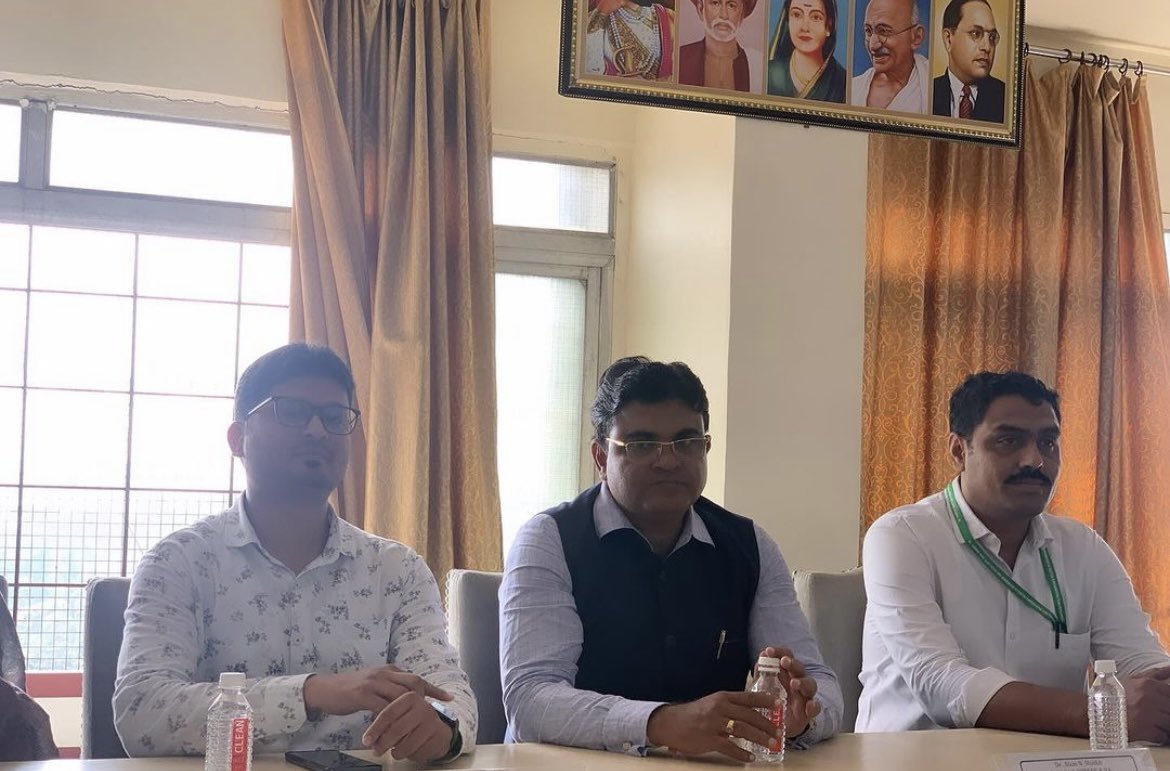 vppcoe_iic's tweet image. Glimpse of the poster presentation seminar held by IIC.🏫
In frame 📷 three amazing speakers , Dr. Gayatri, Mr. Digvijay and Mr. Hrushikhesh.
Thanks for you’r time and effort. It was an amazing session indeed!

#moeinnovationcell #edcell #vppcoe #seminar #motivation #problem