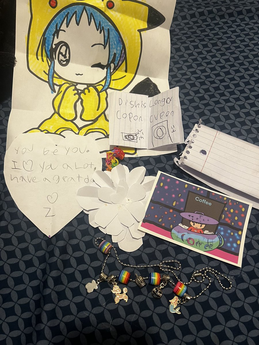 The best support I can have 🥰
My little munchkin trying to cheer me up is just the best feeling 💜 

I hope everyone has a wonderful day 🥰 
Remember love the little moments