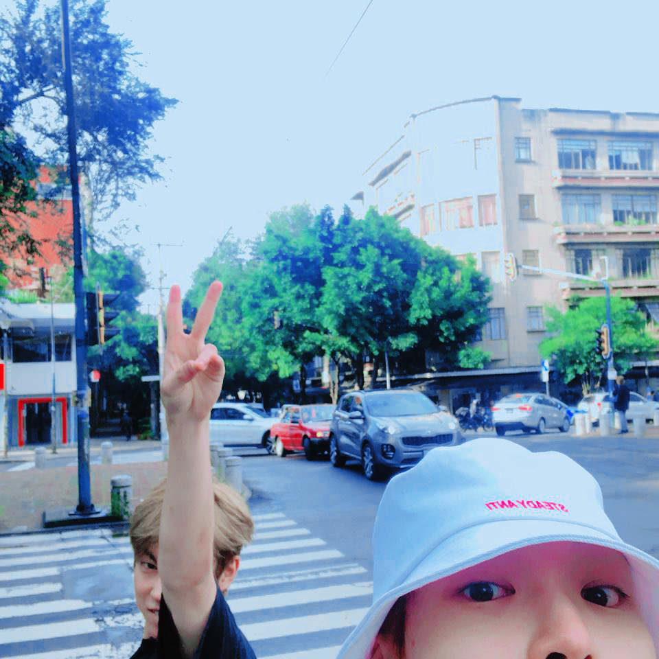 sensualesf9's tweet photo. ˹ ⠀  𝐄. ⠀ ⠀   📸 ⠀ ⠀   𝐕𝐄𝐍𝐓 ⠀ ⠀   ! ⠀ ⠀  #𝕦͟𝕡͟      ⋆     dᥲtᥱ ⠀  : ⠀#𝐃eep·𓊈𝐋in𝐤in𓊉𖦹  .

Tenemos a dos sensitos disfrutando de un paseo al ritmo de #𝐃eep𖠇𓈒࣪𝐌ashup porque el día está para escucharlo a todo volumen. ¡Será un éxito total! https://t.co/3zdV1bISQO