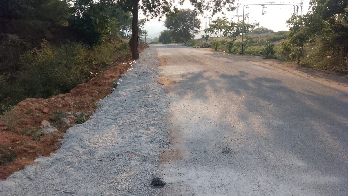 drmgtl's tweet photo. Improving approach road works under progress at #Piler station #infrastructure #development works
@SCRailwayIndia 
@RailMinIndia https://t.co/CbCO7GjHOE