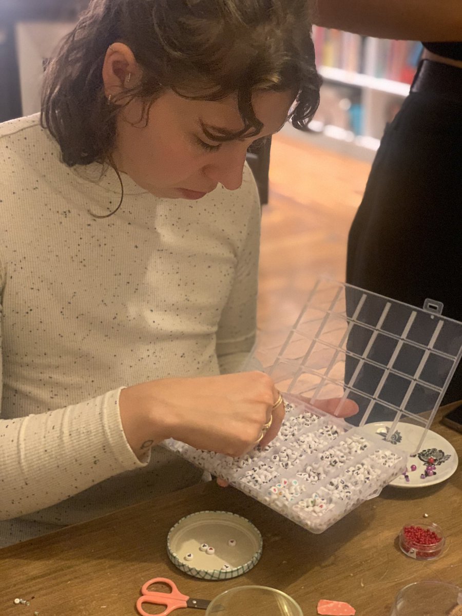 NTParisNord's tweet photo. Atelier : conception de bracelets. C’était hier et il y en aura d’autres. Créer ensemble est une source de force, d’énergie, de joie et d’espoir. Une belle occasion de faire le plein d’adelphité. 💜
#adelphite #noustoutes #sororite #artcreatif https://t.co/JGy0w03trz