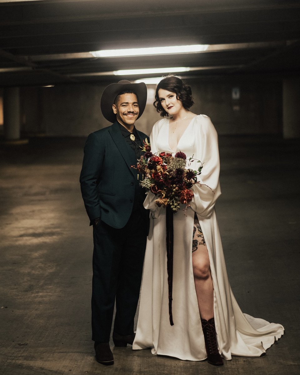 The coolest couple award goes to these two 🖤

Hair + Makeup by LUX artist - @bella_m_u_a
Venue - @thedriskill
Planner - @glitzzyevents
Photographer - @laurenparrphotography