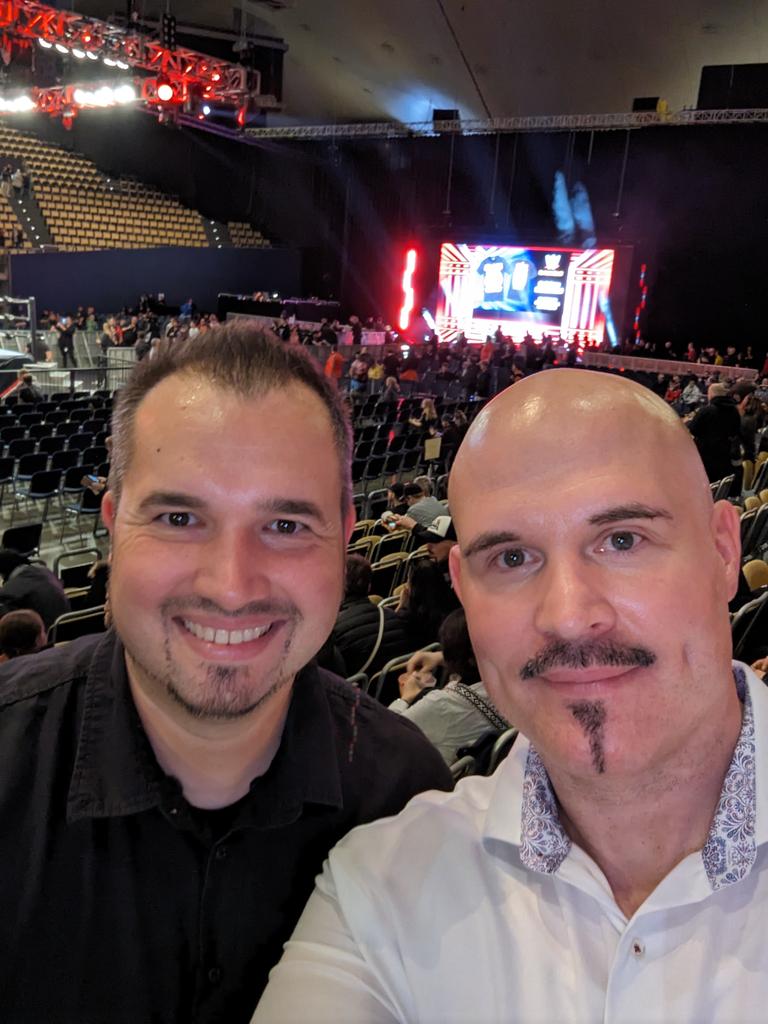 Alex_Wright_123's tweet photo. #wwemunich #wwelive @WWEDeutschland @WWE 
We are ready for a great show, WWE! https://t.co/RCzgN6uhEK