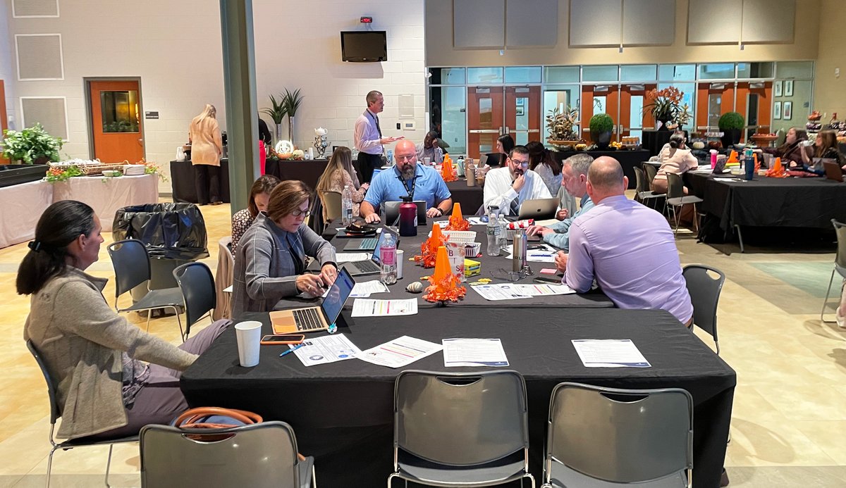 JHU_CTE's tweet photo. During the WCPS #DynamicImpact training of the trainers, evaluating cycle 1 team performance, student outcome, and implementation goals requires efficient collaboration to examine data and prepare the team to start the next cycle. https://t.co/jhtgoSamgg