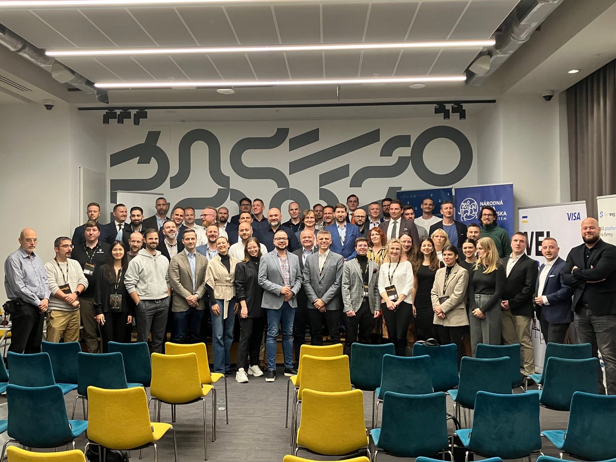 PLinSlovakia's tweet photo. Druhý deň #Finweek v Bratislave. Stretnutie poľských a slovenských #Fintech-ov s partnermi z regiónu. Podrobnejšie o sektore #Fintech v 🇵🇱 v správe @FinTechPoland na stiahnutie tu: https://t.co/vfBtNA4DyZ https://t.co/WA736jm75Y