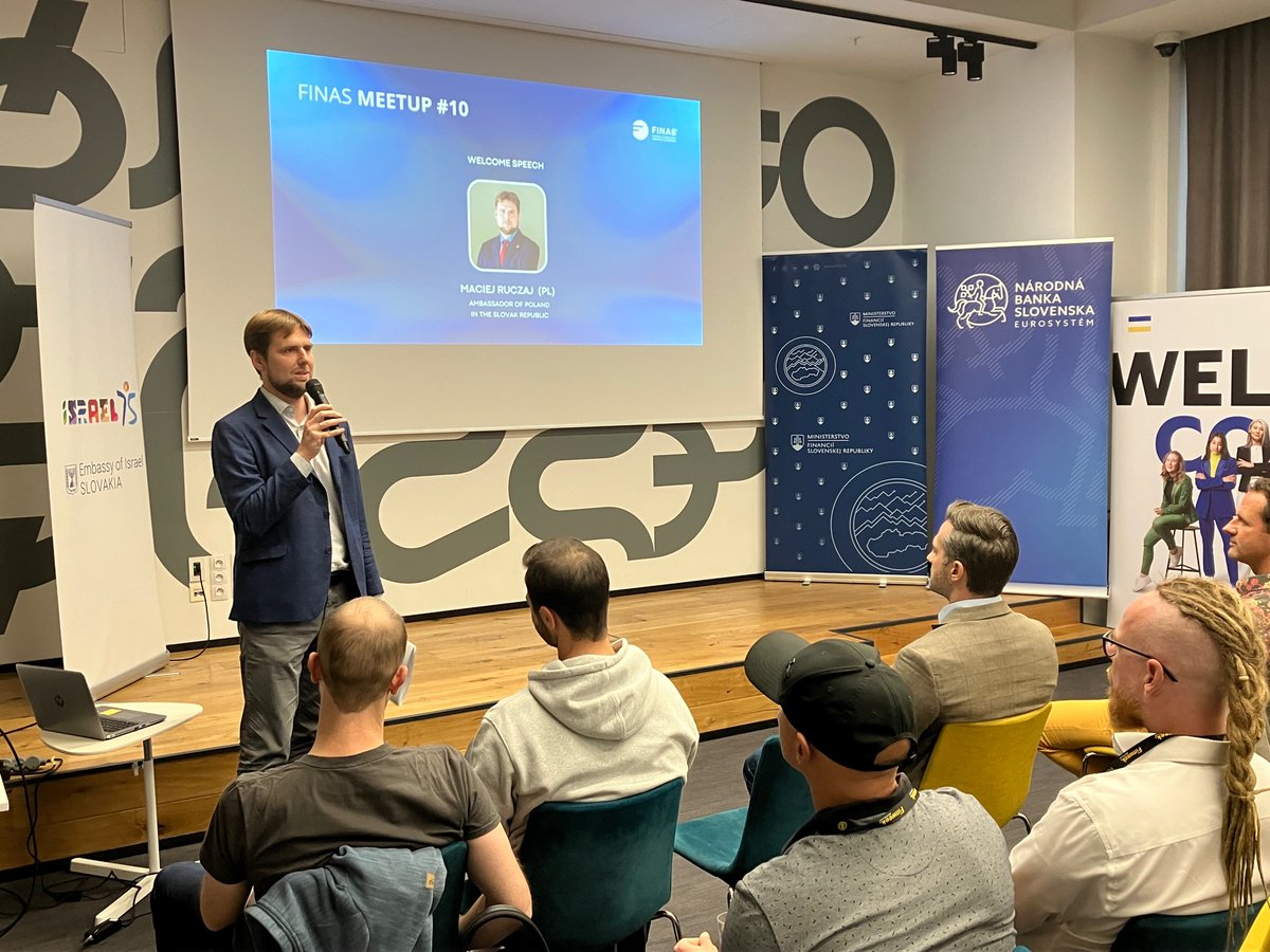 PLinSlovakia's tweet photo. Druhý deň #Finweek v Bratislave. Stretnutie poľských a slovenských #Fintech-ov s partnermi z regiónu. Podrobnejšie o sektore #Fintech v 🇵🇱 v správe @FinTechPoland na stiahnutie tu: https://t.co/vfBtNA4DyZ https://t.co/WA736jm75Y