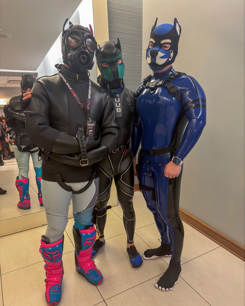 See? Us Asians don’t all look alike! <a href="/rubberbeefcake/">Beefcake 🔜 MIR</a> <a href="/pup_tiger/">Tiger</a> #MIR27