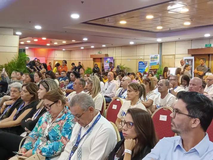 HavanaturCuba's tweet photo. #CubaConHavanatur 🇻🇪🇨🇺 Con una nutrida representación perteneciente a las entidades del @MinturCuba quedó inaugurada en #IslaMargarita el 1er Intercambio Binacional Turístico Venezuela - Cuba #IBT23 🤝
🌐 https://t.co/j2OpZIHLSu
@Venetur_oficial https://t.co/aEjj6bUYUa