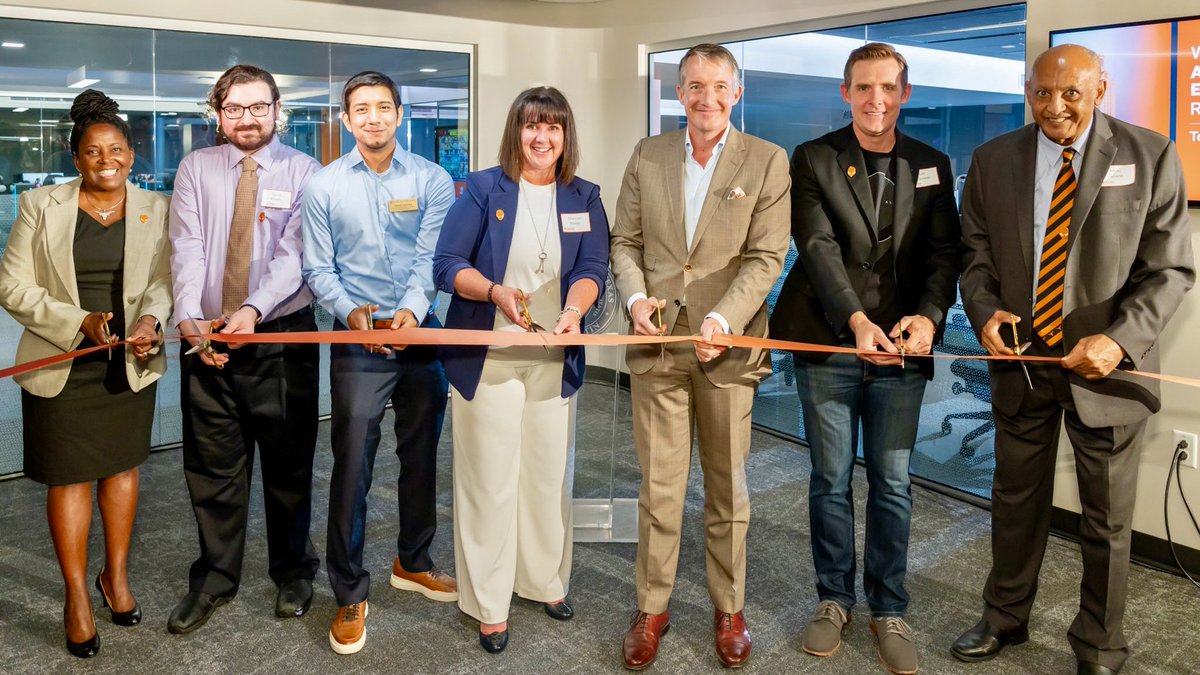 It’s game on &amp; so much more🎮

Hear why students &amp; academic partners are excited about the new <a href="/Alienware/">ALIENWARE</a> Longhorn Esports Arena’s ability to unlock greater learning &amp; career opportunities for all students: bit.ly/46PXZNi 

#LivingTheLonghornLife #MakeItYourTexas