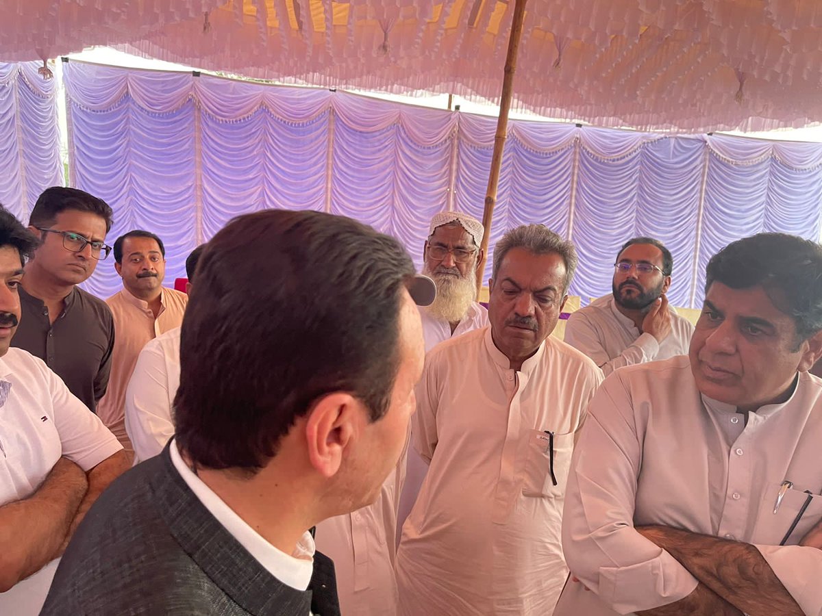 AkhtarMangi4's tweet photo. نصیرآباد۔۔صوبائی سیکرٹری مواصلات وتعمیرات کمبردشتی نے کہاہےکہ سیلاب سےمتاثرہ تحصیل چھترپل اورسات کلومیٹر بلیک ٹاپ روڈ کو25نومبر تک ہرصورت مکمل کیاجائے ایکسین کام کی کڑی نگرانی کریں سیکرٹری کومنصوبے کے متعلق بریفنگ دی گئی
@cs_balochistan @Road_Department @Tariqqamarb https://t.co/av2c8KWcbe