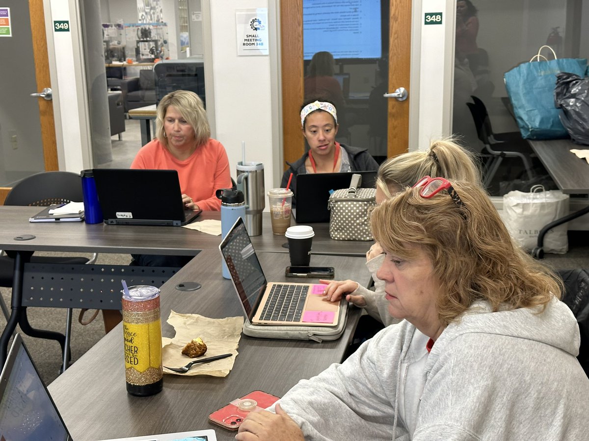 k_curriculum's tweet photo. 2nd grade teamwork!  @SchoolsTroy @chrispiper_ohio https://t.co/OyB328Yl2M