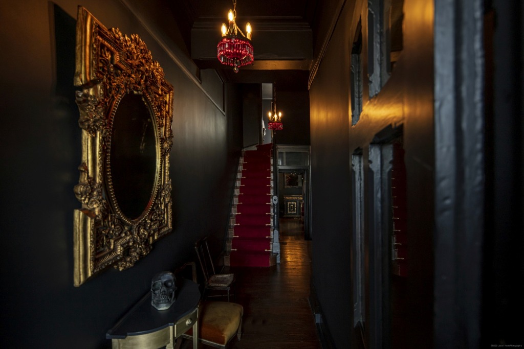 Would you book a room hosted by legendary rock band @Libertines? 🎸

An eviivo Collective property run by The Libertines, <a href="/Albion_Rooms_/">The Albion Rooms</a> is showcased on the cover of the band's new album, now available for pre-order!

#eviivoCollective #airbnb #airbnbhost #vrbo #shorttermrental