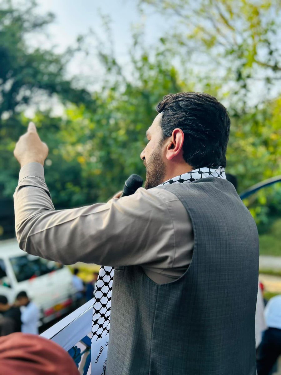 PresidentIJT's tweet photo. Islami Jamiat-e-Talaba Pakistan arranged a massive Gaza March at the US Embassy in Islamabad to record a protest against the atrocities of Israel in Palestine. The March demanded the US to stop supporting the oppressor(Israel).
#Gazabombing https://t.co/EQKoyBVEv8