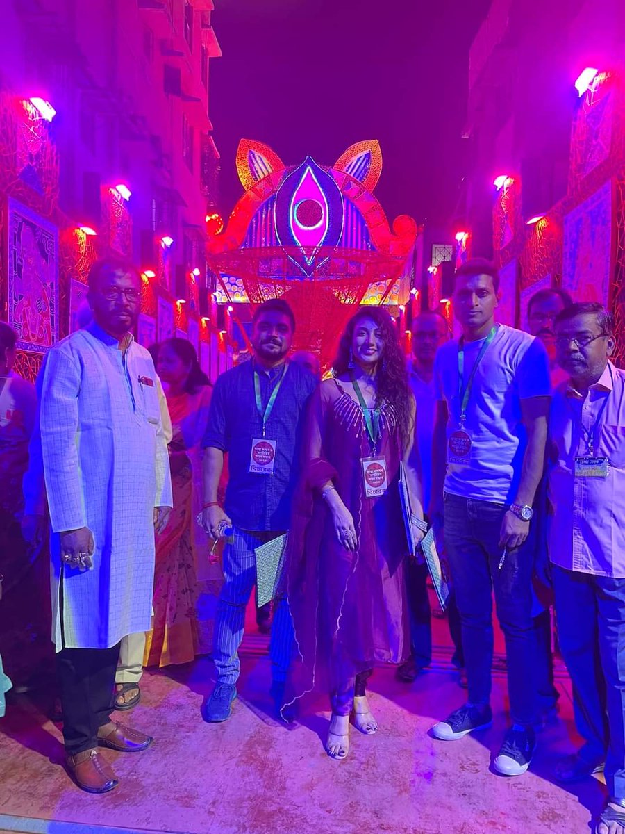 D_Chittrali's tweet photo. it was an amazing experience to be one of the judge this durga puja 2023. 
Subho Bijaya sokolke ( everyone) https://t.co/6Aa4Nv0hTo