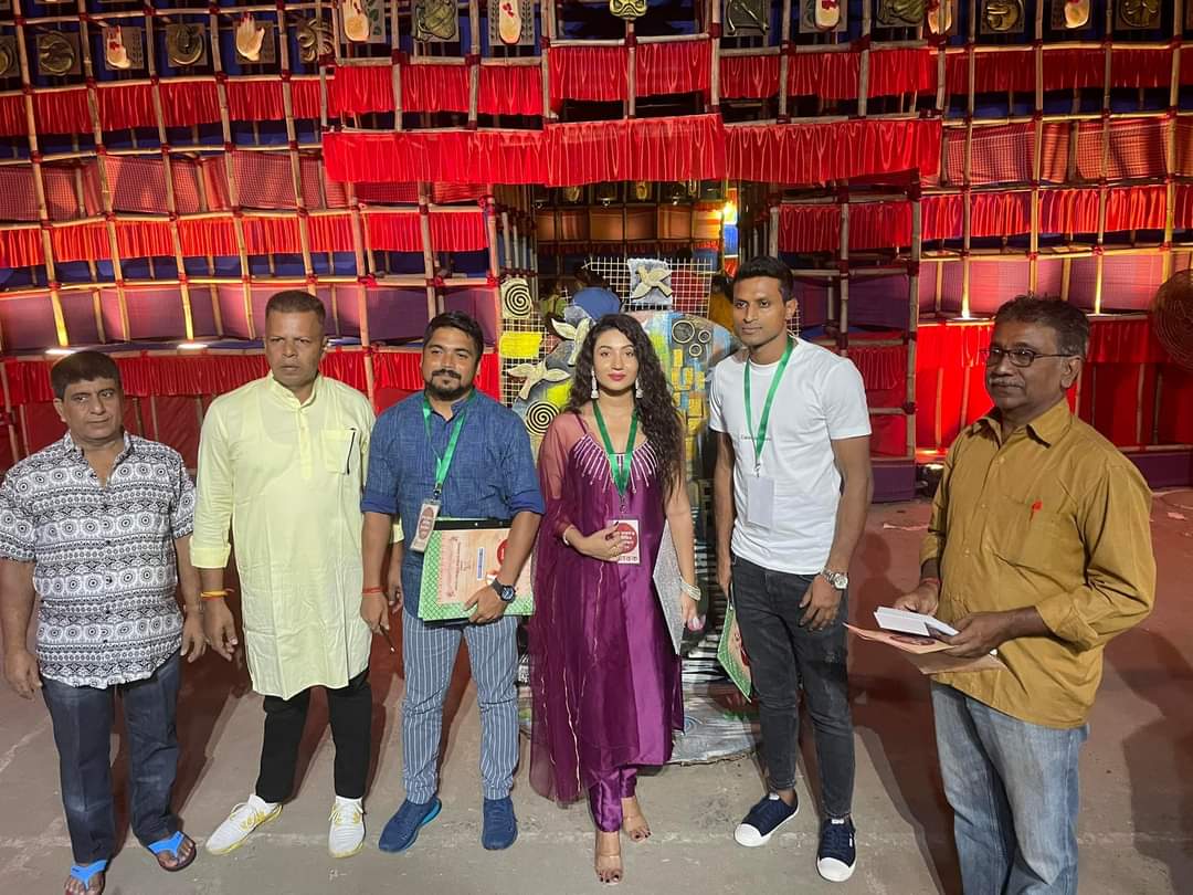 D_Chittrali's tweet photo. it was an amazing experience to be one of the judge this durga puja 2023. 
Subho Bijaya sokolke ( everyone) https://t.co/6Aa4Nv0hTo
