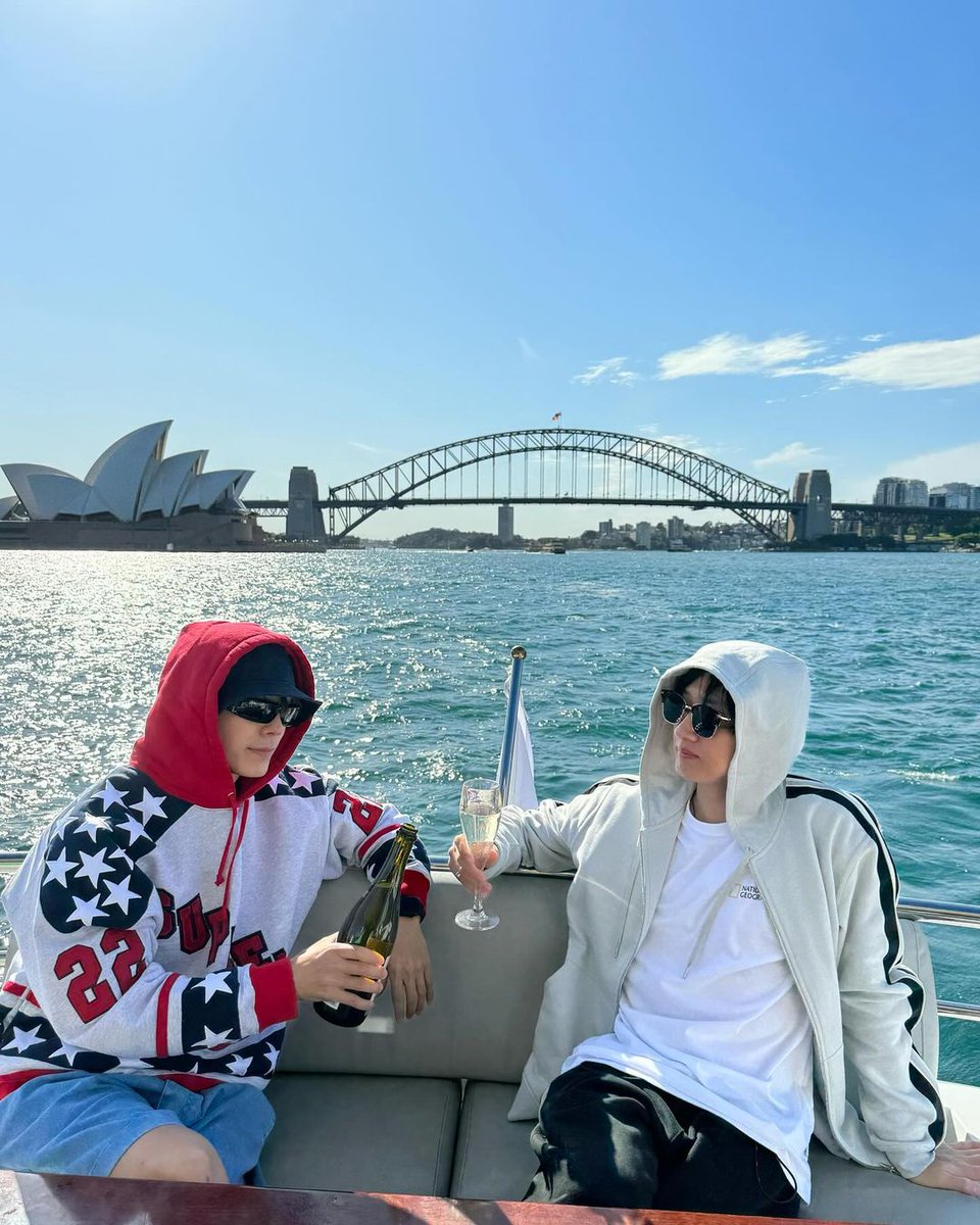 #EUNHAE: 2018 &amp; 2023 🌅🥂

does it                             just how 
ever drive                        fast the
you crazy                        night changes