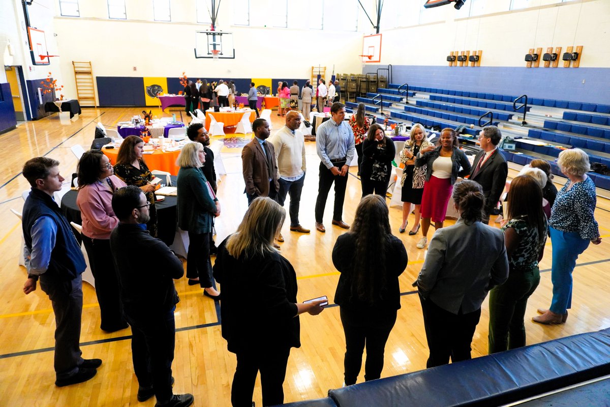 A focused morning of reflection &amp; planning yesterday for mentor &amp; resident principals in CLC. Session was a celebration of growth through collaboration &amp; the spirit of community was invigorating! Thank you Principal Barlow &amp; RP Battle for hosting at Powell! #TheBestLeadwithCPS