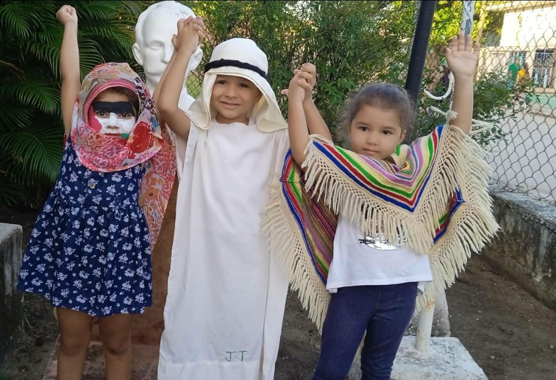ShadowsOfGreys's tweet photo. Todos los niños del mundo
vamos una rueda hacer 
y en mil lenguas cantaremos,
en paz queremos crecer.

#FreePalestina 🇵🇸 https://t.co/brwpGHWfaM